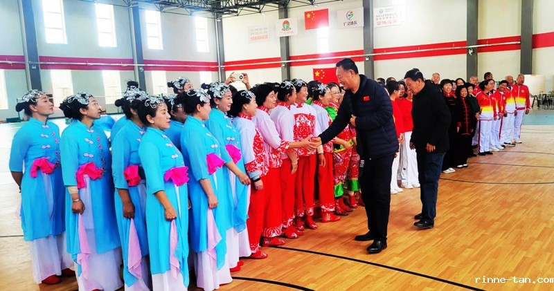 1700708083402949.jpg 003看望健身展示队伍638c8aedad79687957ba8f4178bf704.jpg