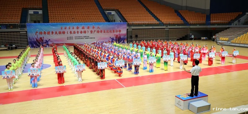 1757558257128264.jpg 唱《银龄颂》.jpg